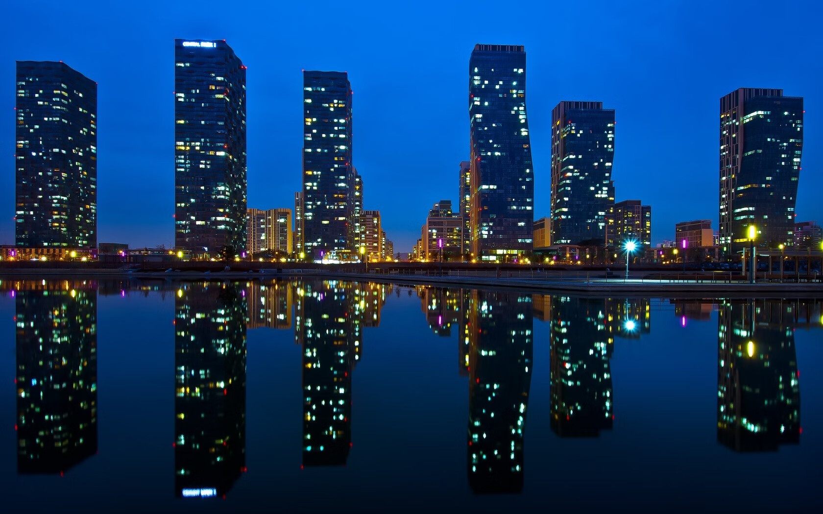 场外的MVP,当萨拉赫在英超的夜空下,遥控着西班牙的国家德比之夜