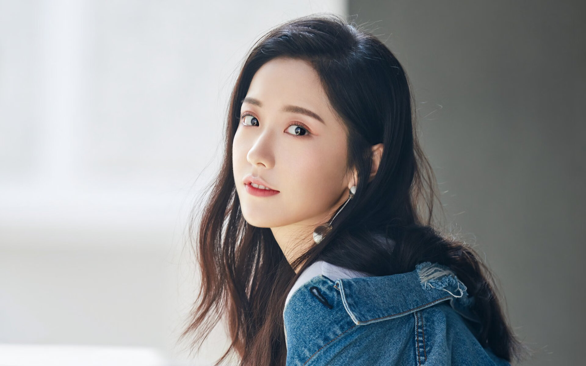 同一夜的双面足球,切尔西的屠戮与德甲争冠战的窒息悬念